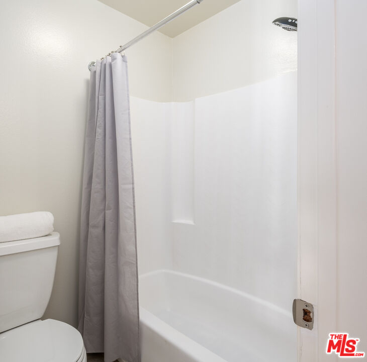 6050 Canterbury DR Unit: E317