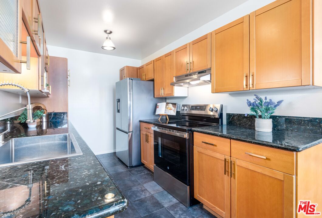 6050 Canterbury DR Unit: E317