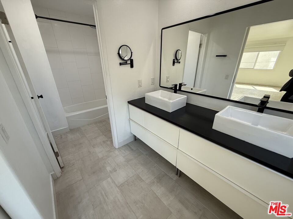 36 ANCHORAGE ST Unit: #1