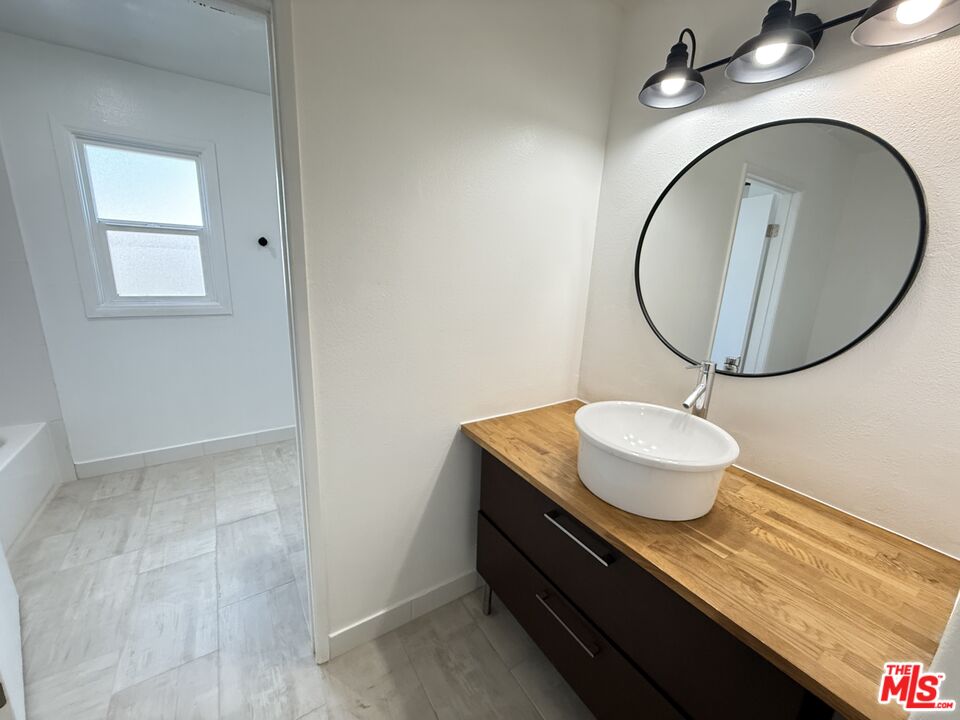 36 ANCHORAGE ST Unit: #1