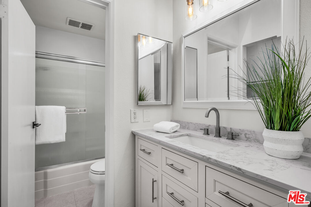 8162 Manitoba St Unit: 202