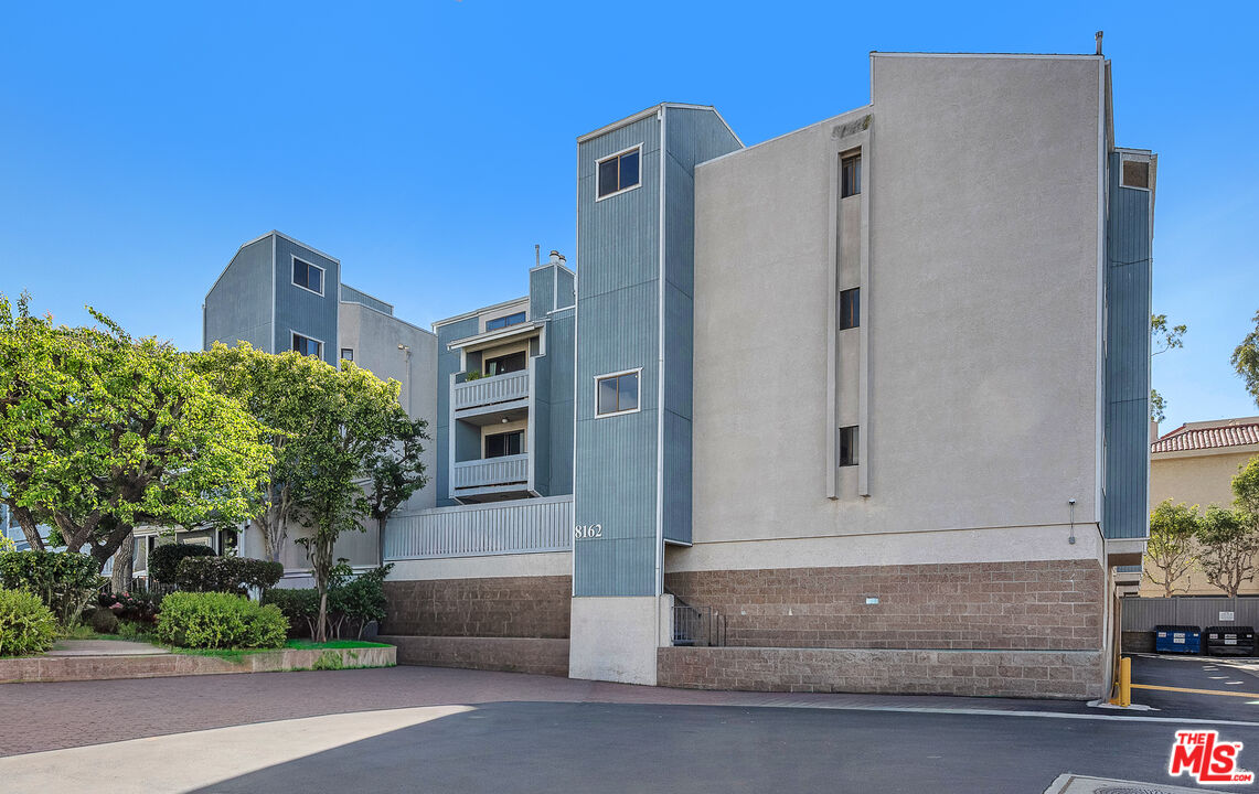 8162 Manitoba St Unit: 202