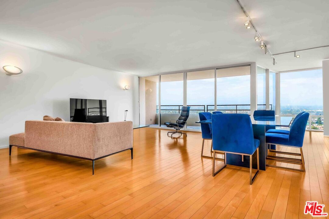 4316 Marina City Dr Unit: 1033