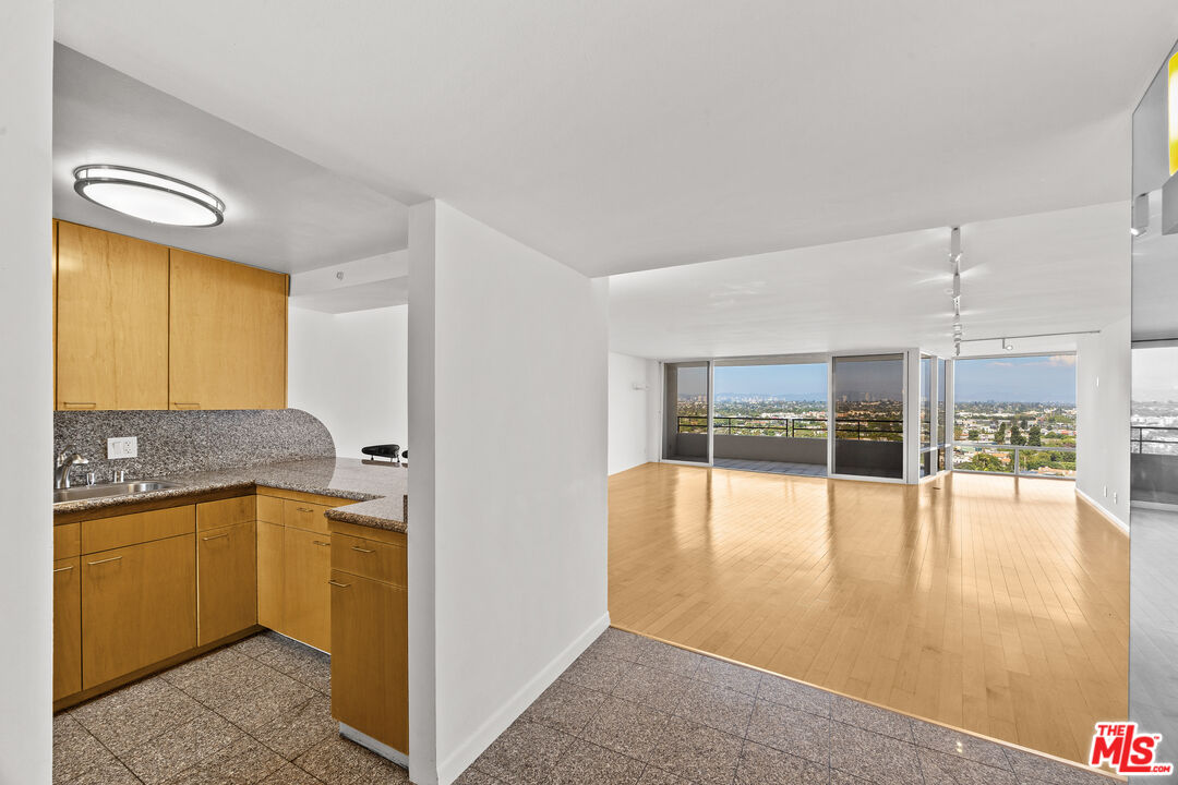 4316 Marina City Dr Unit: 1033