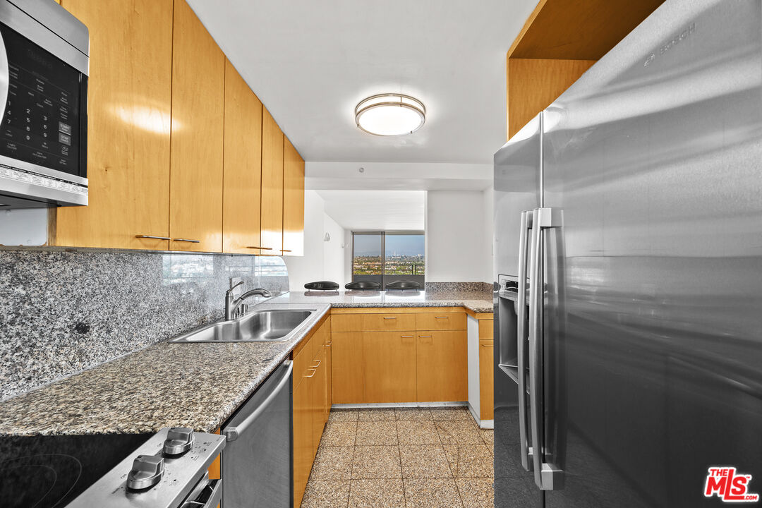 4316 Marina City Dr Unit: 1033
