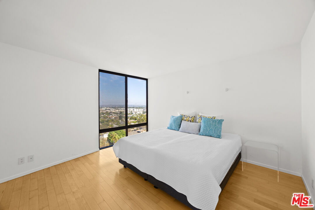 4316 Marina City Dr Unit: 1033