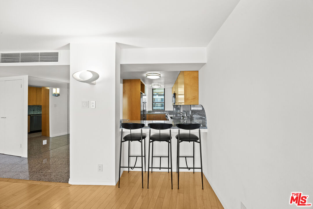 4316 Marina City Dr Unit: 1033