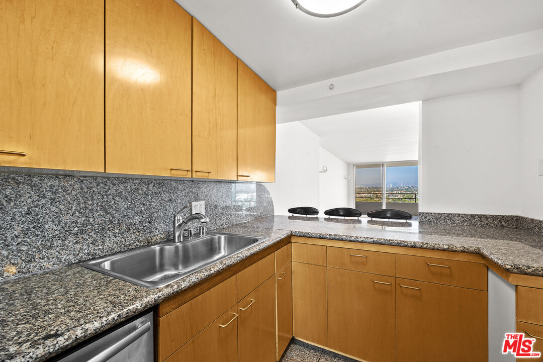 4316 Marina City Dr Unit: 1033