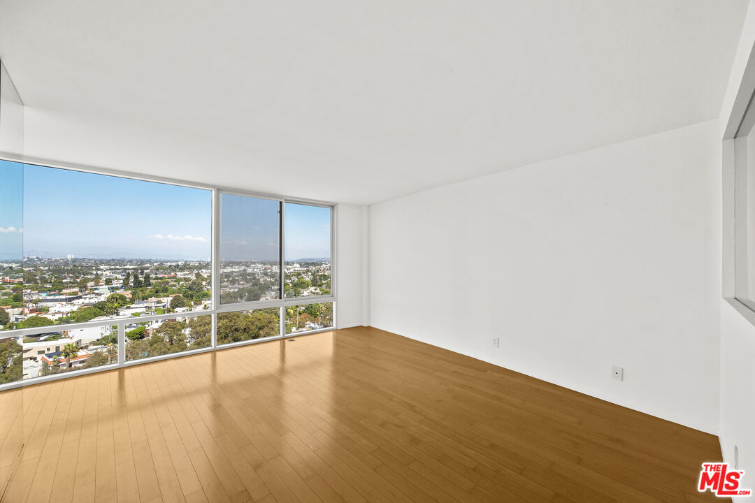 4316 Marina City Dr Unit: 1033