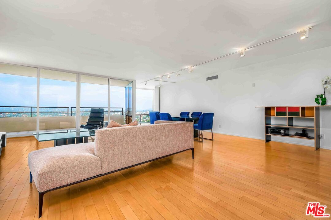 4316 Marina City Dr Unit: 1033