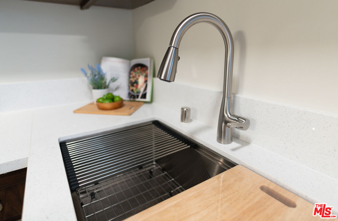 6150 Buckingham Pkwy Unit: 107