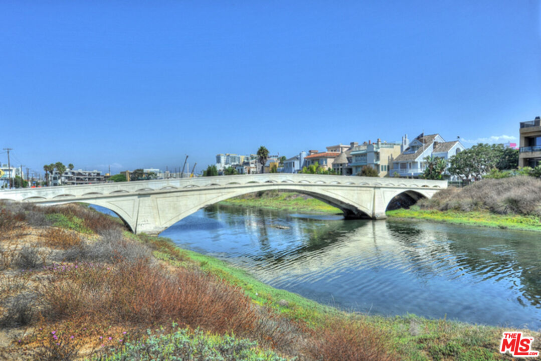 4 Lighthouse St Unit: 5