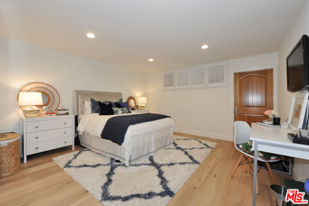 4 Lighthouse St Unit: 5