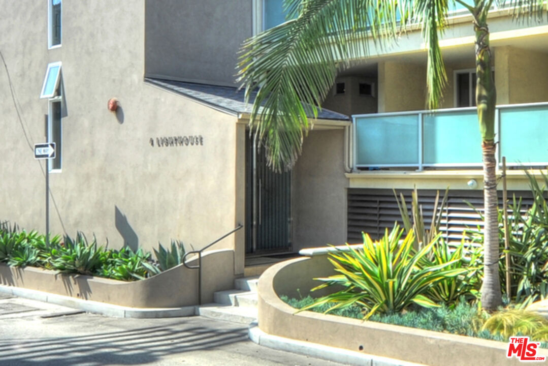 4 Lighthouse St Unit: 5