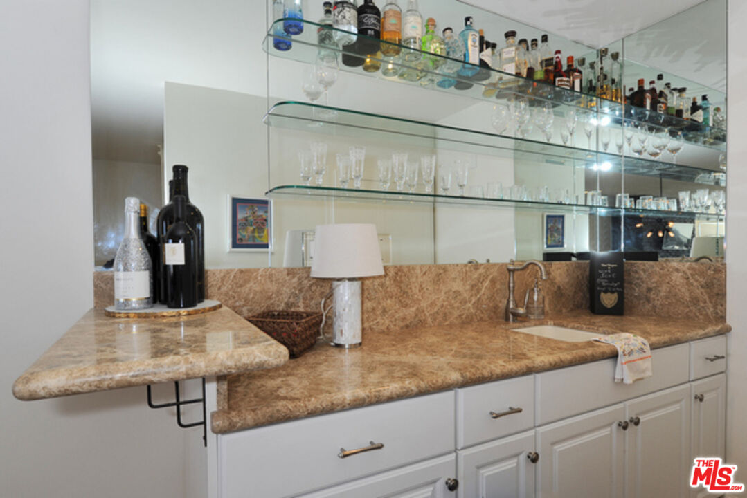 4 Lighthouse St Unit: 5