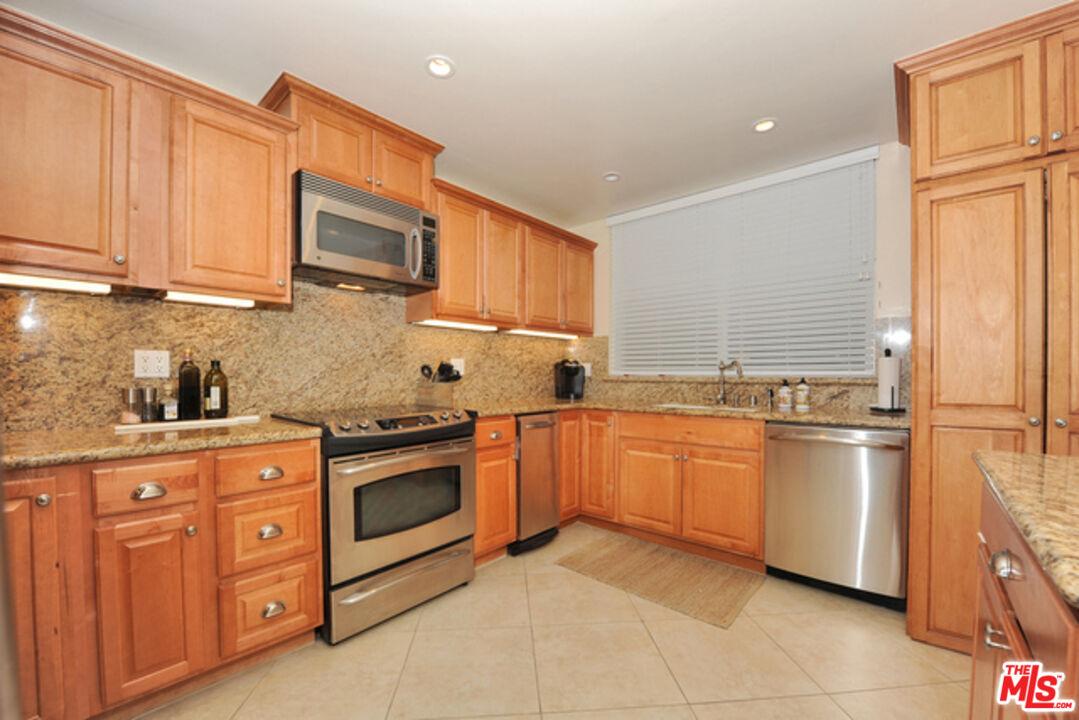 4 Lighthouse St Unit: 5