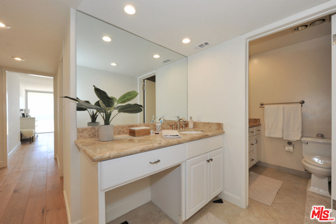 4 Lighthouse St Unit: 5