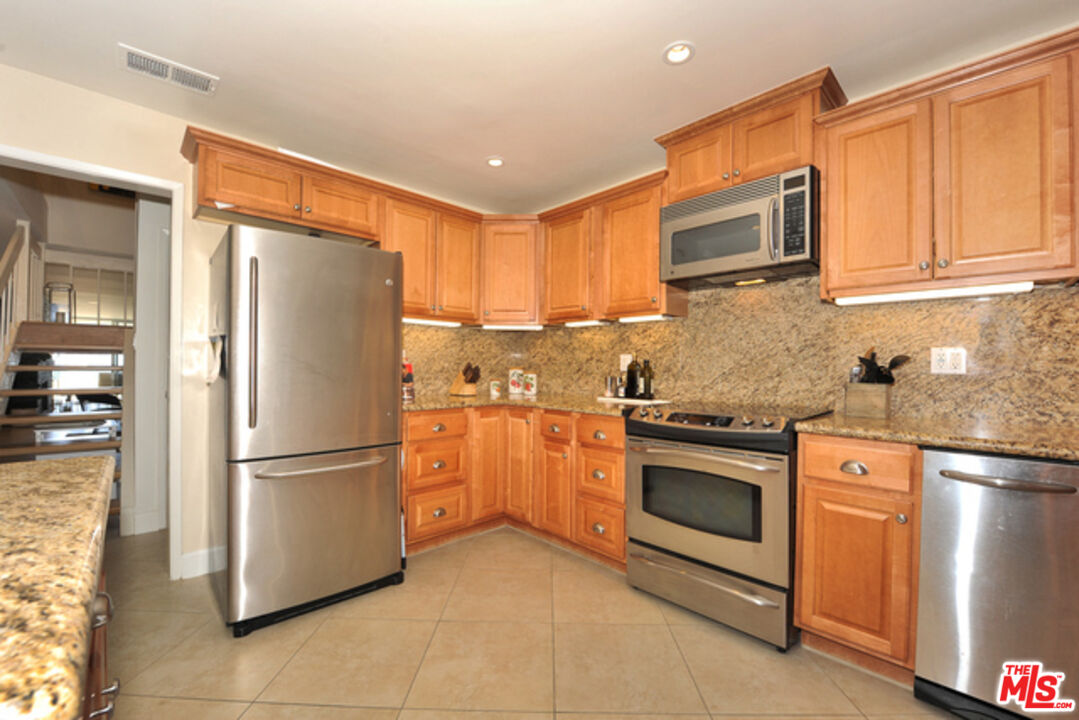 4 Lighthouse St Unit: 5