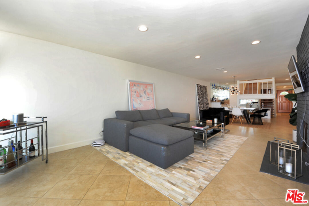 4 Lighthouse St Unit: 5