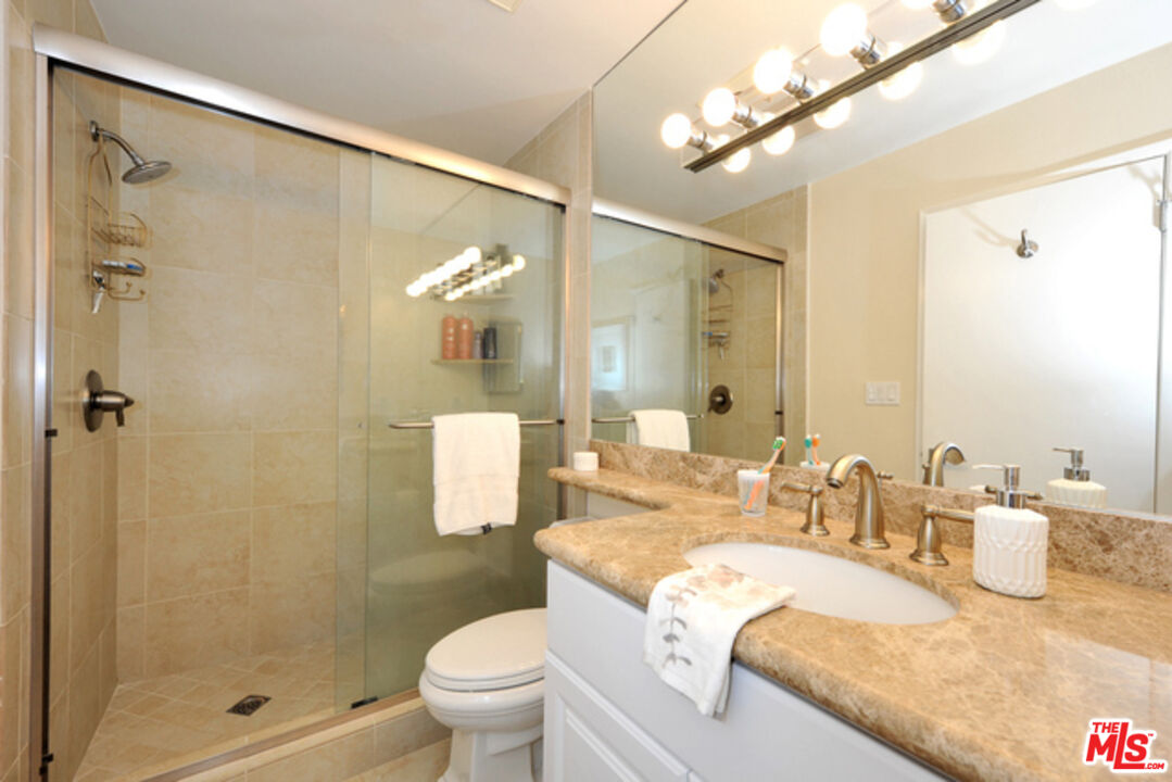 4 Lighthouse St Unit: 5