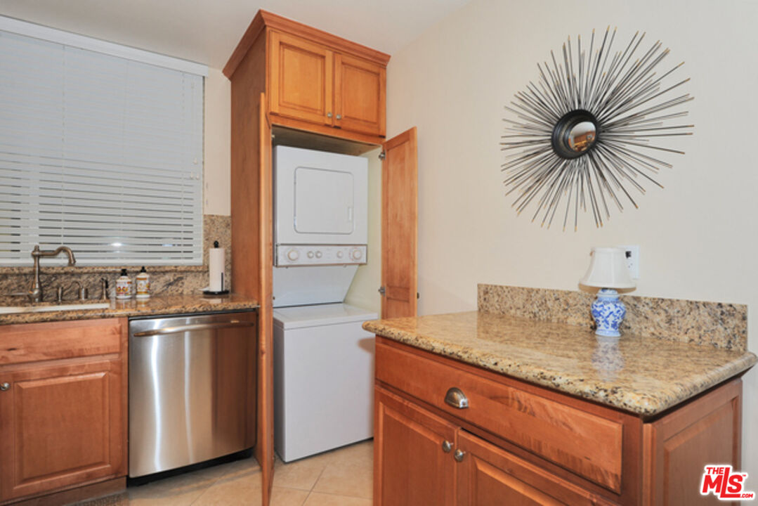 4 Lighthouse St Unit: 5