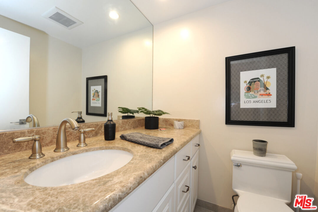 4 Lighthouse St Unit: 5