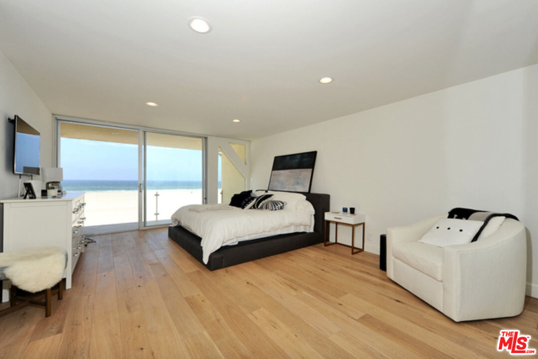 4 Lighthouse St Unit: 5