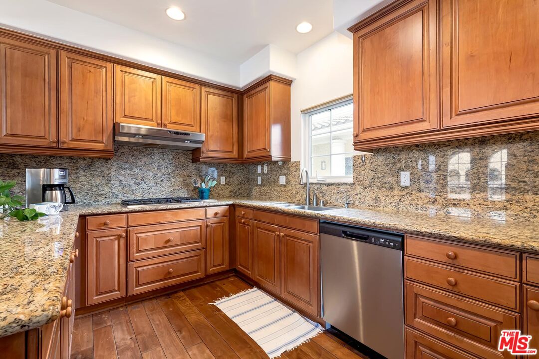 7101 Playa Vista Dr Unit: 304