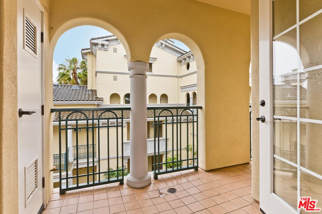 7101 Playa Vista Dr Unit: 304