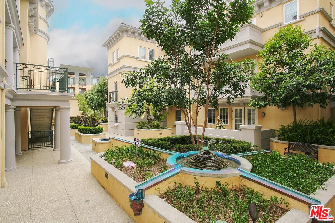 7101 Playa Vista Dr Unit: 304