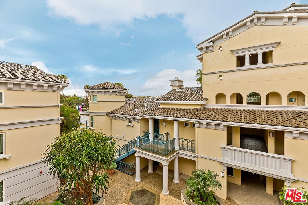 7101 Playa Vista Dr Unit: 304