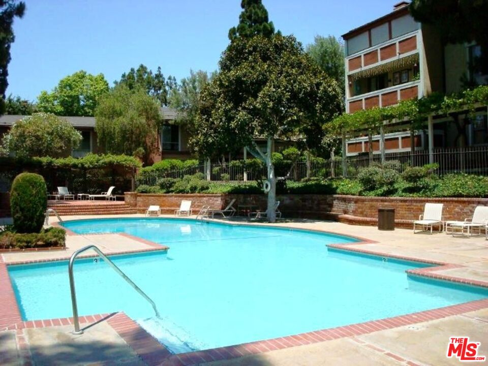 6425 Green Valley Cir Unit: 300