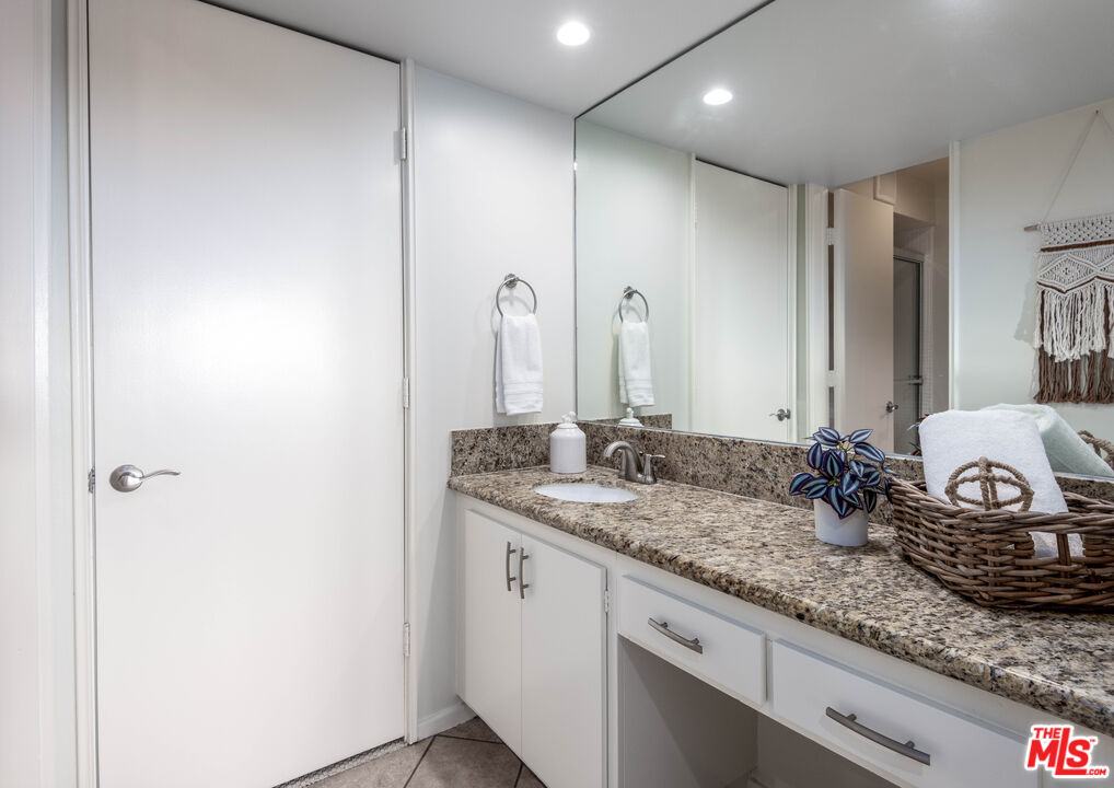 6425 Green Valley Cir Unit: 300