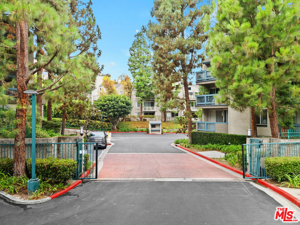 1445 Brett Pl Unit: 320