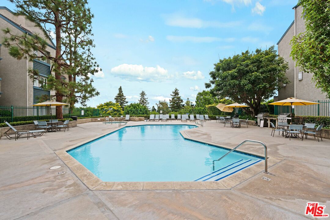 1445 Brett Pl Unit: 320