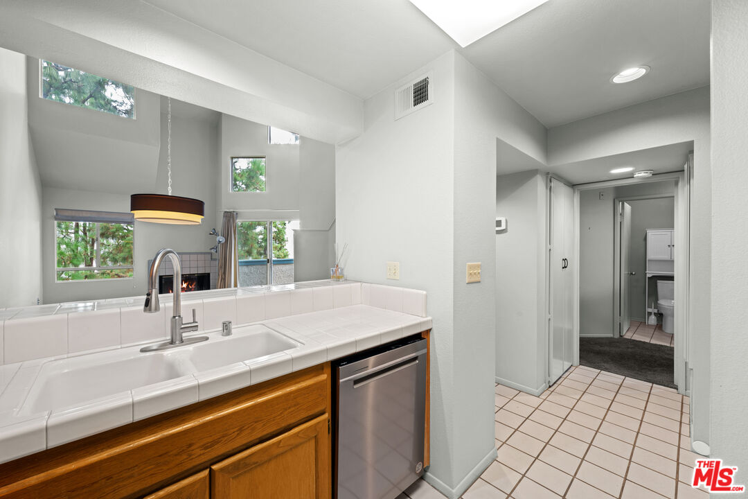 1445 Brett Pl Unit: 320