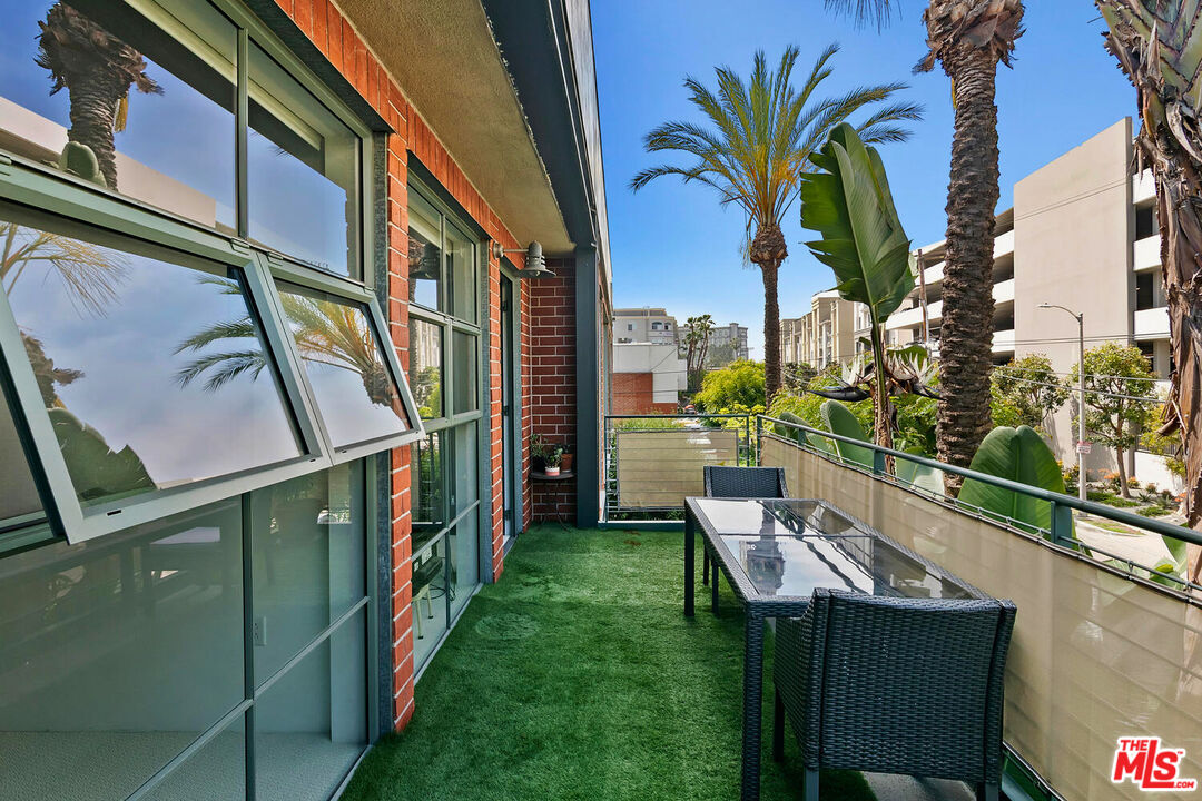 1046 PRINCETON DR Unit: 201