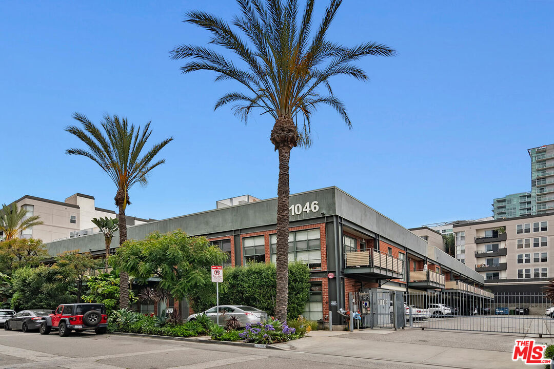 1046 PRINCETON DR Unit: 201