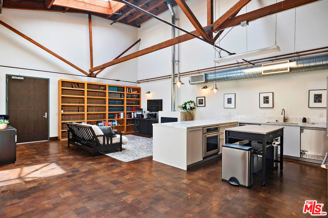 1046 PRINCETON DR Unit: 201