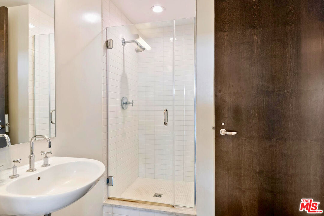 1046 PRINCETON DR Unit: 201