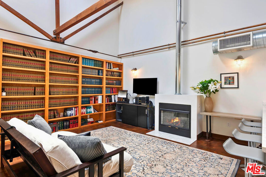 1046 PRINCETON DR Unit: 201