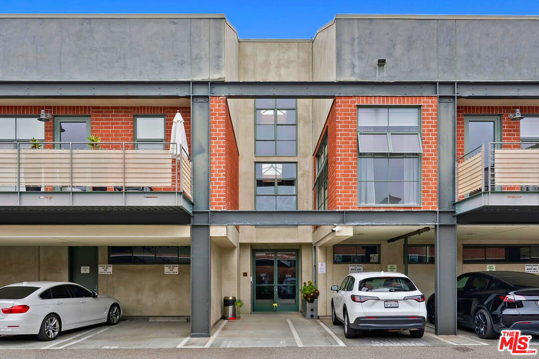 1046 PRINCETON DR Unit: 201