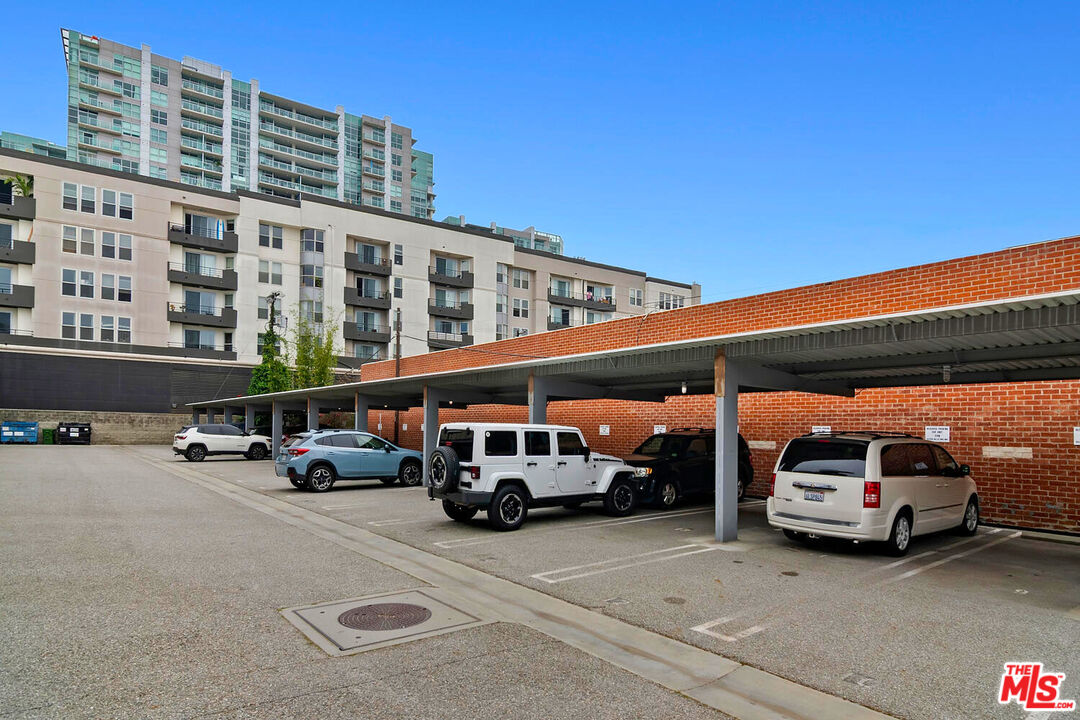 1046 PRINCETON DR Unit: 201