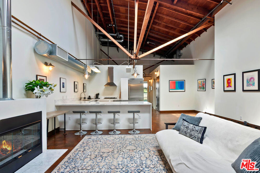 1046 PRINCETON DR Unit: 201