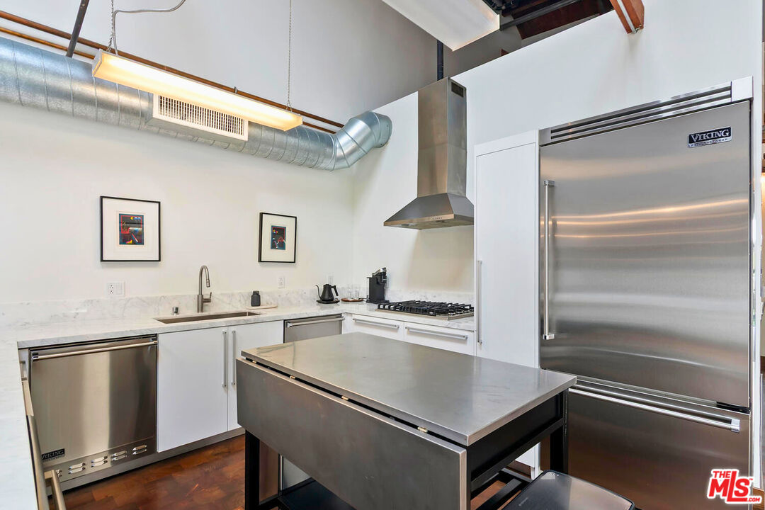 1046 PRINCETON DR Unit: 201