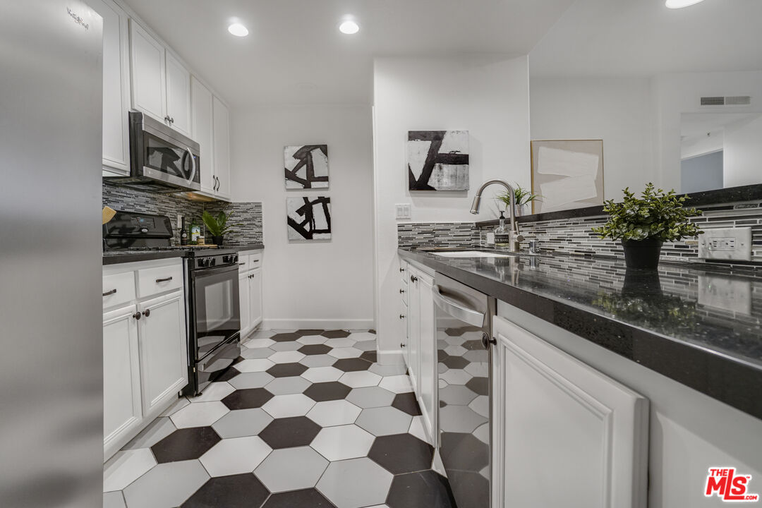 12963 Runway Rd Unit: 121