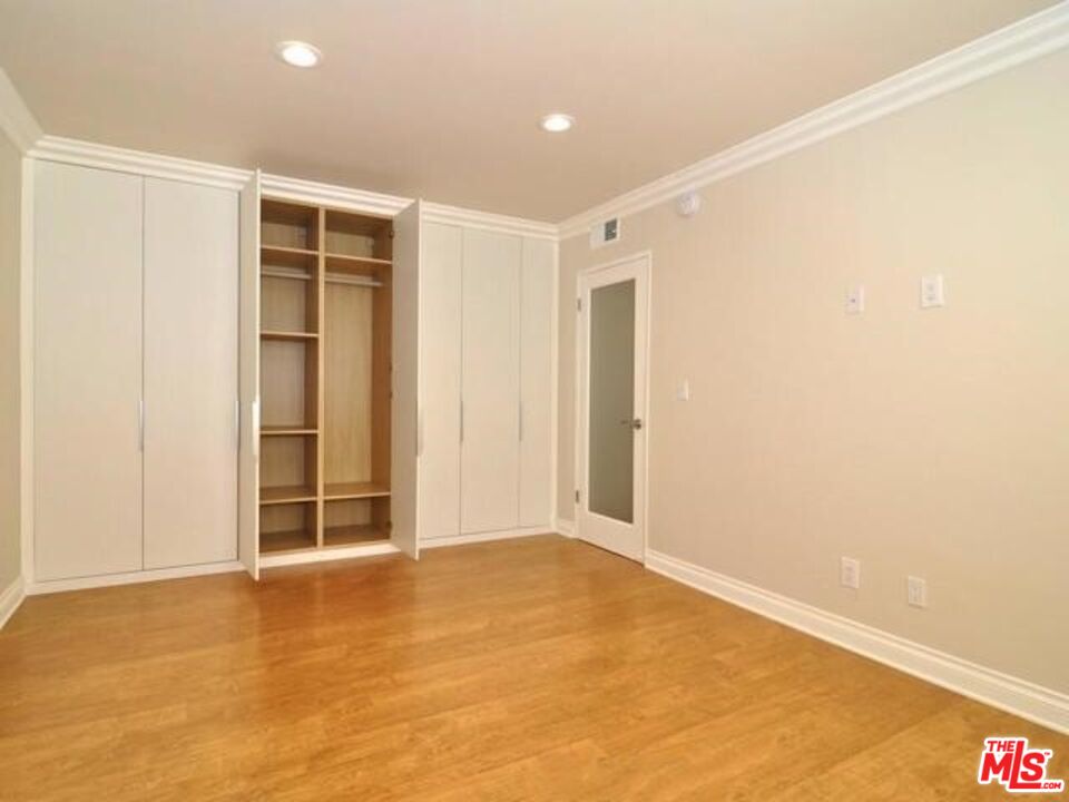 5354 Lindley Ave Unit: 301