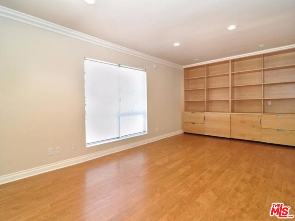 5354 Lindley Ave Unit: 301