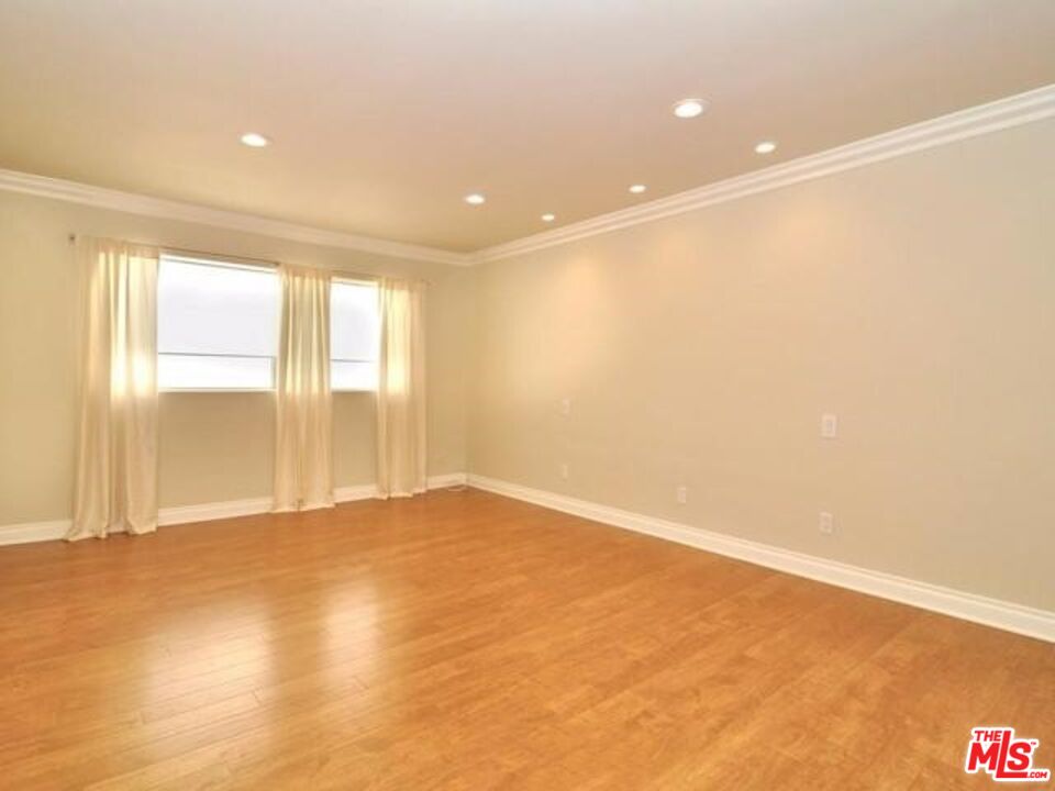 5354 Lindley Ave Unit: 301