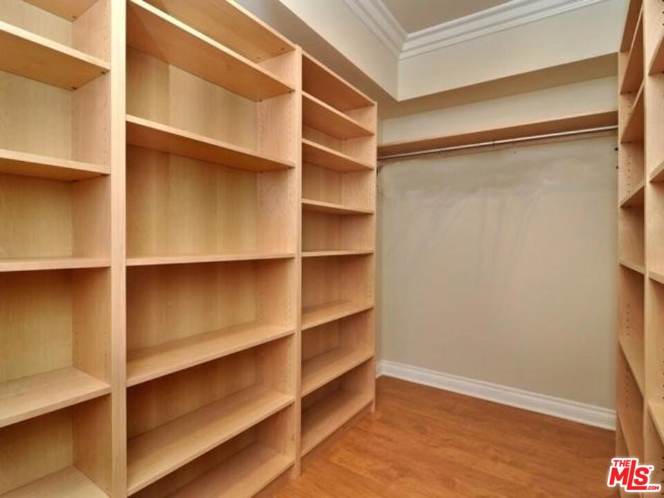 5354 Lindley Ave Unit: 301